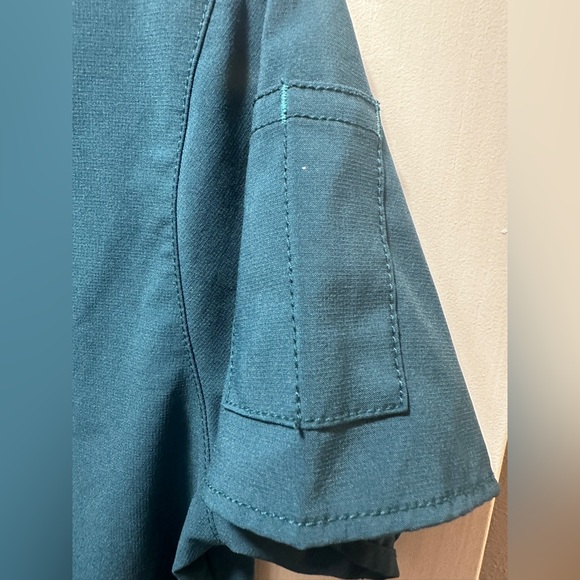 Carhartt Women's Cross-Flex Media Scrub Top - Picture 8 of 10